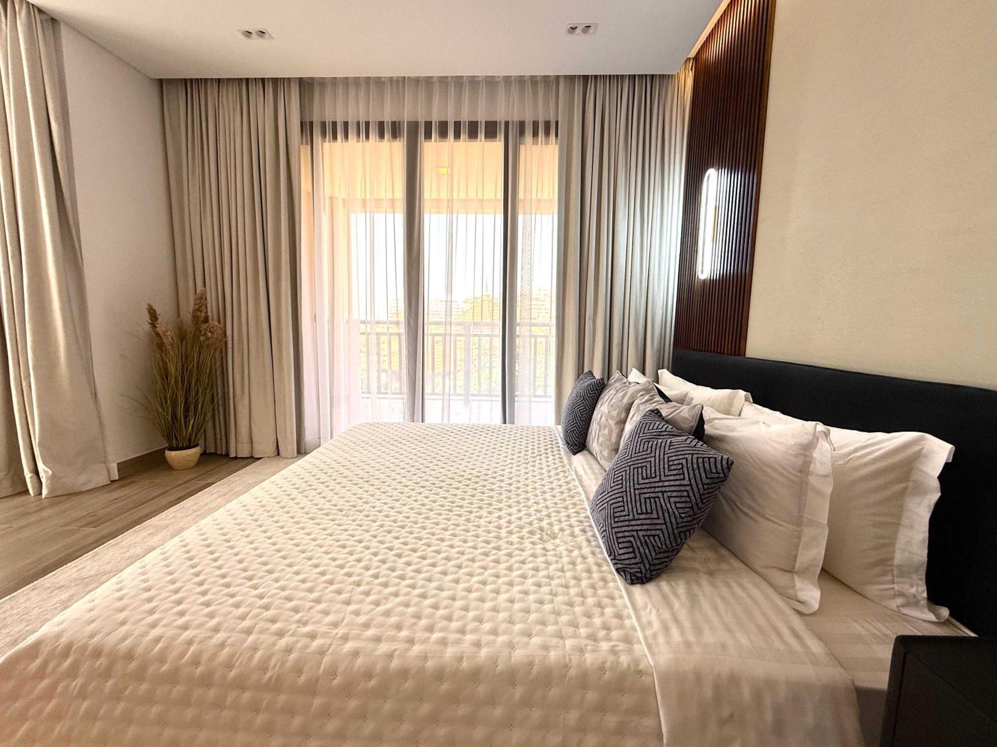 Apartment Reimagined 3br In 5-star Dubai