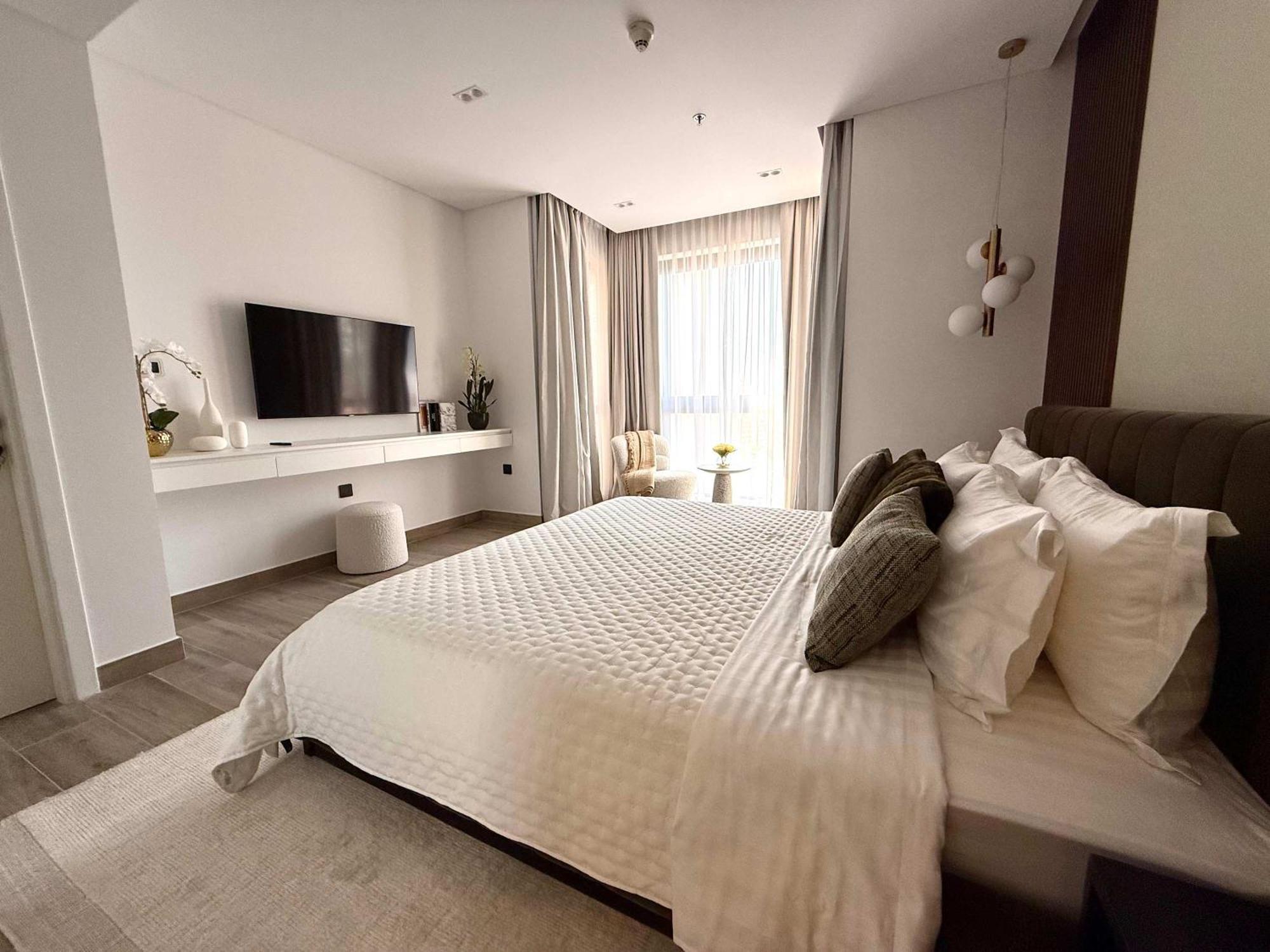 Reimagined 3br In 5-star Dubai