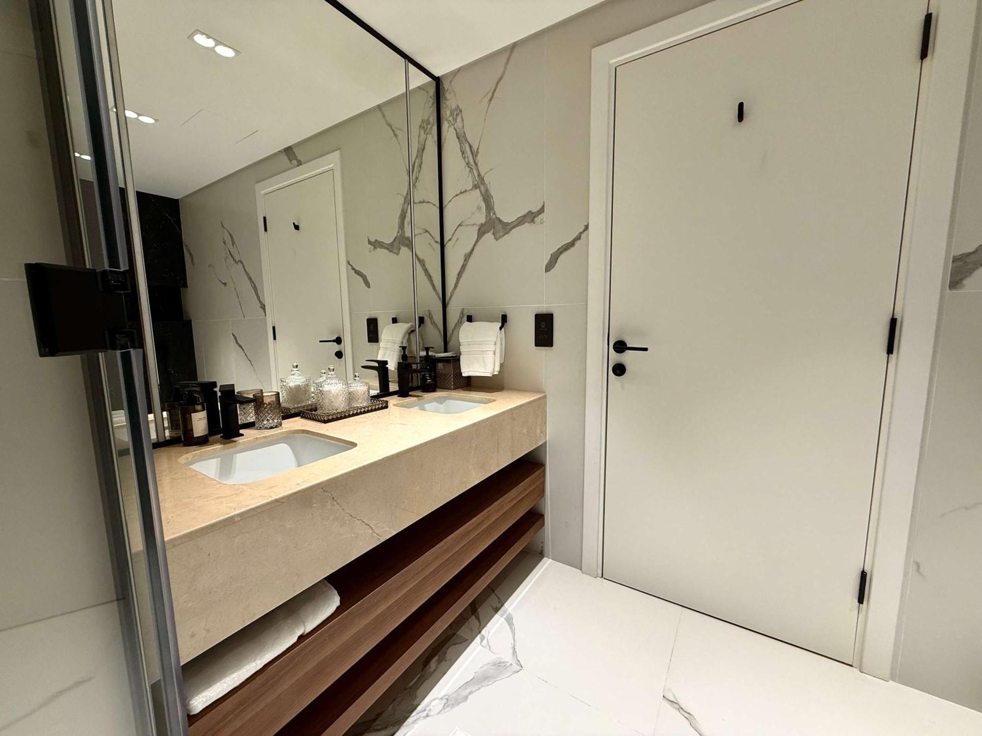 Apartment Reimagined 3br In 5-star *